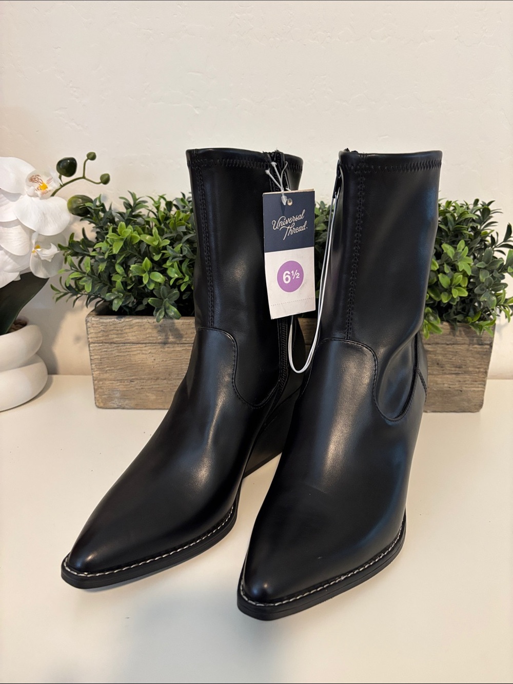 New Universal Thread Black Pointed Toe Ankle Booties
